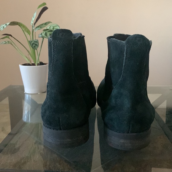 UGG Clyne Suede Ankle Chelsea Boots - Picture 6 of 12